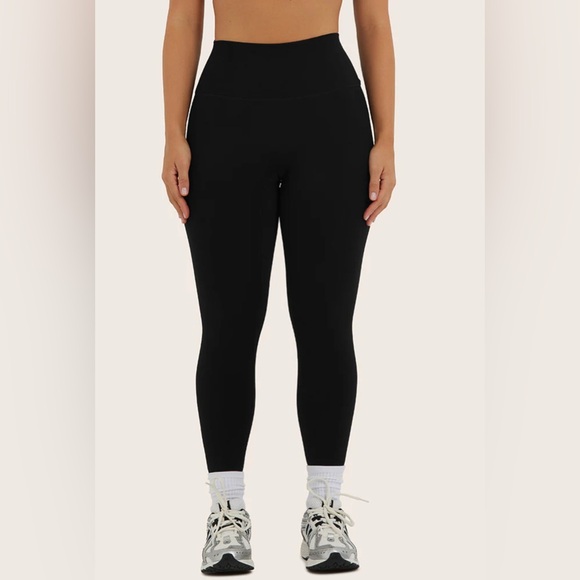 SET Active Pants - NWT Set Active SPORTBODY® SPORTY HIGH-RISE LEGGINGS in Onyx Black Size Small